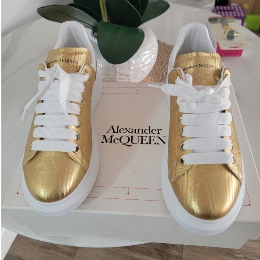 Alexander McQueen oversized sneaker